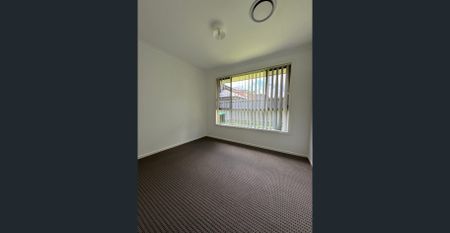 SPACIOUS 4 BEDROOM HOME - Photo 4