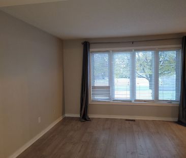 For Lease - 20 Brown Street, Barrie, Ontario - Photo 5