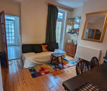 3 Bed Terraced House, Lainson Street, SW18 - Photo 3