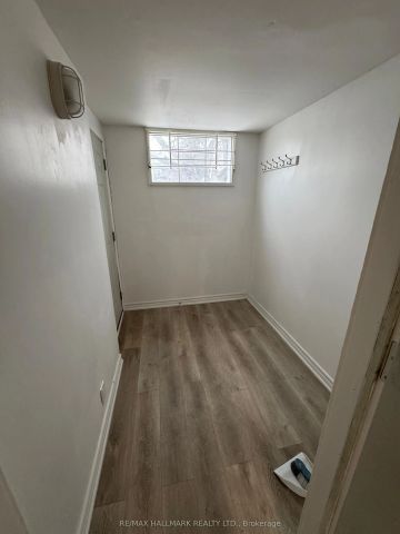 58 Pape Avenue - Photo 4