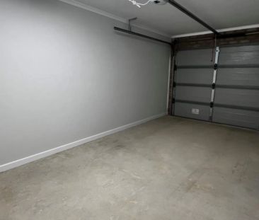 Near New 3 Bedroom Home! - Photo 6