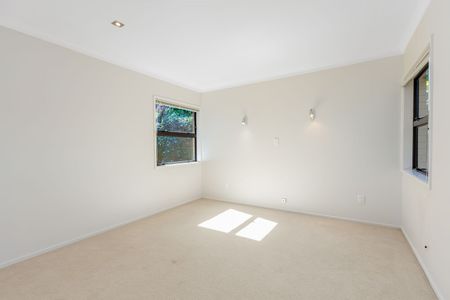 Oustanding three bedrooms with two bathrooms - Photo 3
