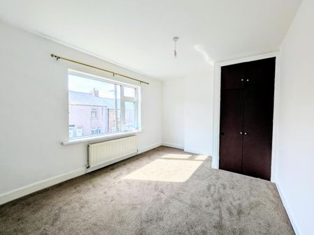 3 bedroom semi-detached house to rent - Photo 4
