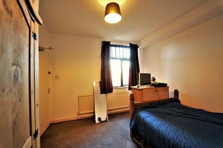 6 bedroom house to rent - Photo 2