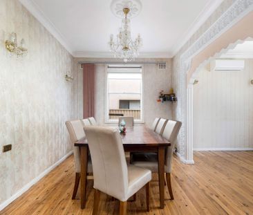 Large Family House - Photo 5