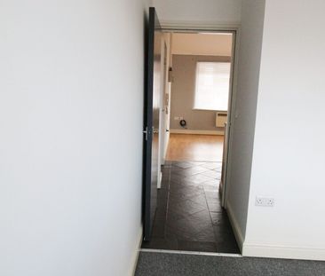 1 Flat C Hermit Street Sincil Bank, Lincoln, Lincolnsire, LN5 8EF - Photo 2