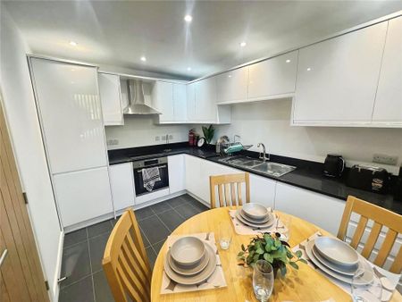 1 bedroom in a house share to rent - Photo 3