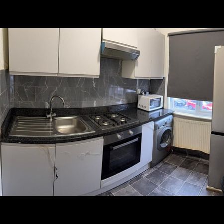 Room in a Shared House, Frant Road, CR7 - Photo 3