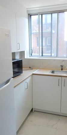 Bright and Spacious 2-bedroom condo in Côte-des-Neiges - Photo 1