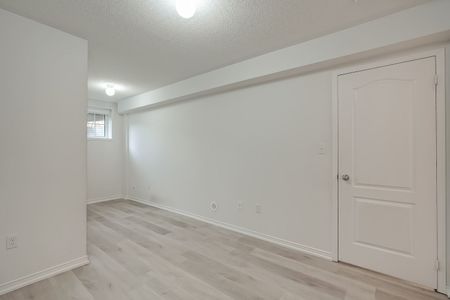 For Lease - 2480 Post Road Unit# 33, Oakville, Ontario - Photo 2