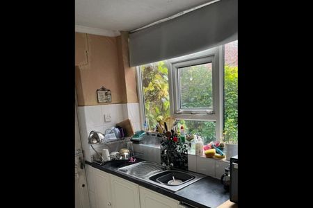 3 Bed Semi-Detached House, Cromwell Road, M6 - Photo 3