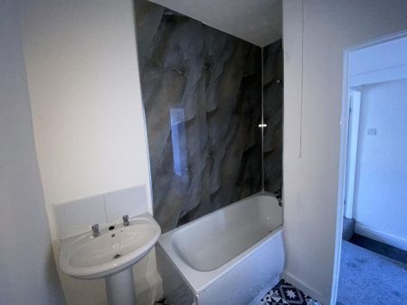2 bedroom terraced house to rent - Photo 4