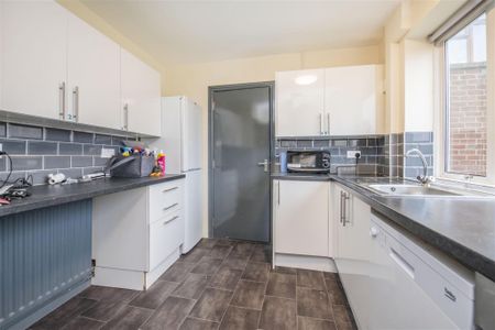 3 bed House To Let - Photo 5