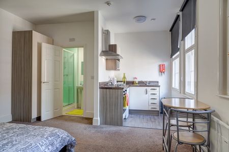 Studio Flat, Bard House, NG1 - Photo 2