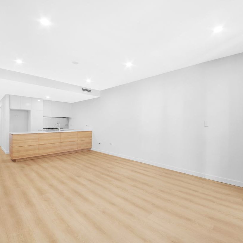 Ground Floor Apartment with Private Courtyard & Separate Study - Photo 1