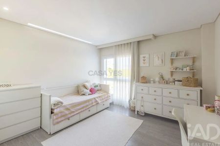 Apartment T2 in Póvoa de Santo Adrião e Olival Basto, Odivelas - Photo 3