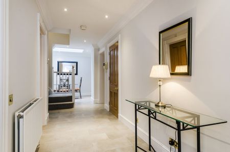 2 bedroom mews to rent - Photo 4