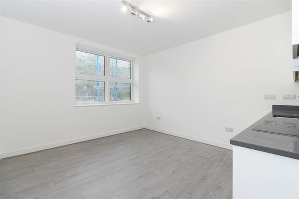 School Road, Hove - Photo 1