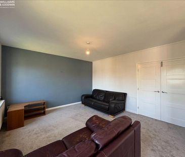 4 bedroom flat to rent - Photo 2