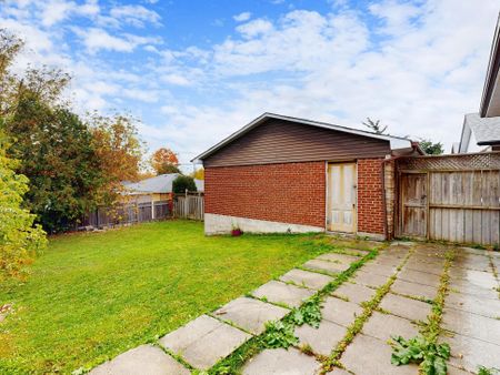 For Lease - 25 Mid Pines Road, Toronto, Ontario - Photo 3