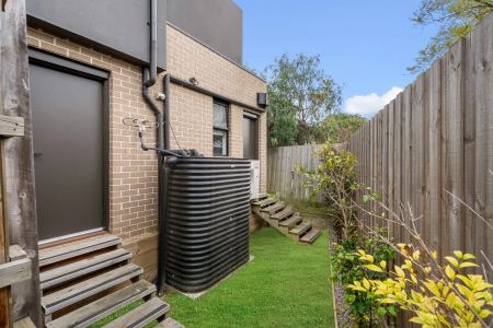 Light Filled Luxury - Photo 3