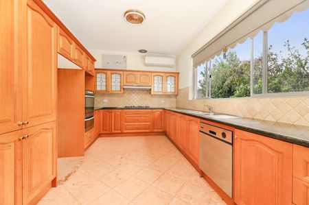 2 St James Street, Moonee Ponds VIC 3039 - House For Rent | Domain - Photo 4