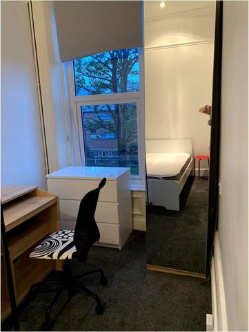 3 bedroom flat to rent - Photo 4