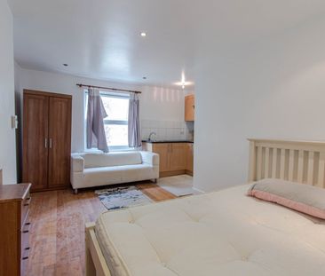 Studio Flat, Emanuel Avenue, W3 - Photo 1