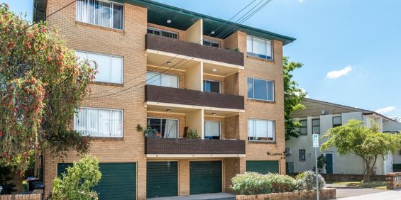 Large one bedroom apartment in a great location - Photo 3