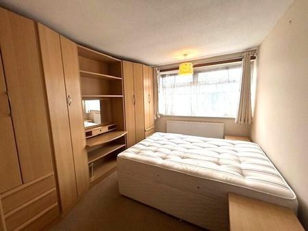 4 bedroom detached house to rent - Photo 4