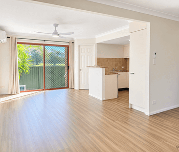 Freshly Updated Three-Bedroom Townhouse – Space, Comfort & Convenie... - Photo 3