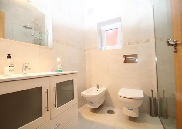Villa con la piscina privada en Cabo Roig.