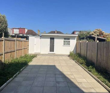 Hillcross Avenue - Photo 4