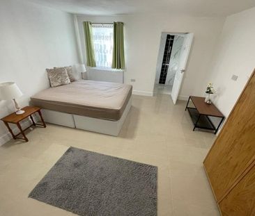 Cheriton Avenue, Ilford, IG5, Property for rent - Photo 2