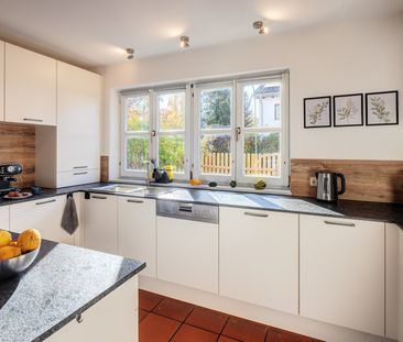 Family-friendly semi-detached house with garden - Photo 6