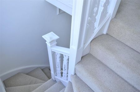 4 bedroom detached house to rent - Photo 2