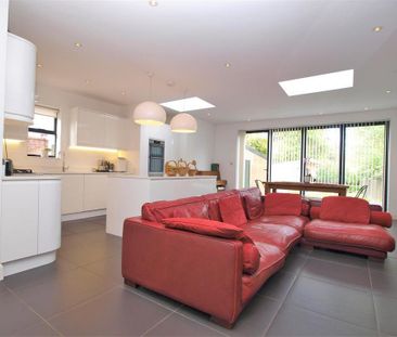 3 bedroom semi-detached house to rent - Photo 1