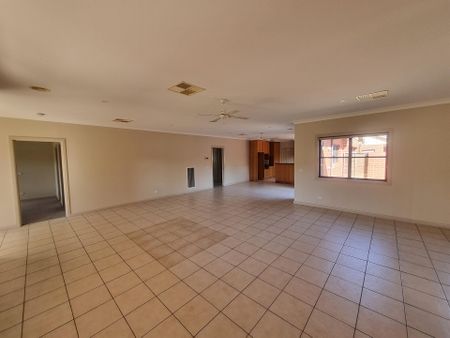 Modern Townhouse - Photo 3