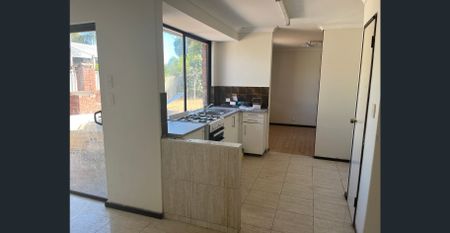 Convenient With Air Con - Photo 3