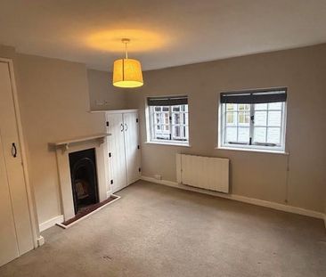 2 bedroom character property to rent - Photo 3