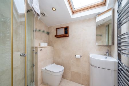 2 bedroom mews to rent - Photo 5