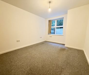 Branksome Wood Road, Bournemouth, - Photo 2