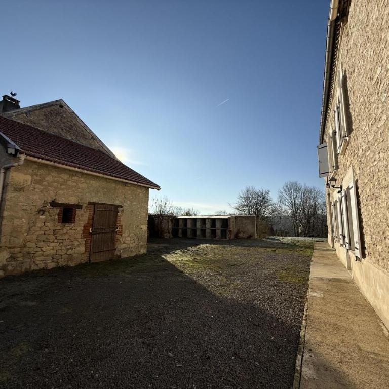 FAVEROLLES ET COEMY- Petit corps de ferme T5 de 130m2 sur 1283m2 - Photo 1