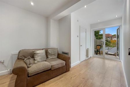 5 Bed Terraced House, Larch Tree Avenue, CV4 - Photo 3