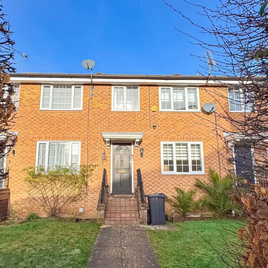 Stapleford, Welwyn Garden City - Photo 1