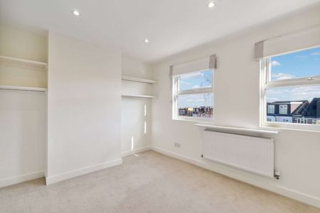 SHORT LET - Stylish and spacious five bedroom Parkside family home with off-street parking - available until December 2026 - Photo 4