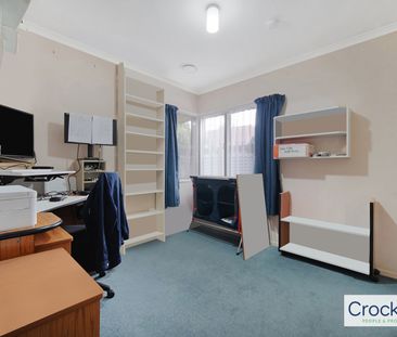 Family Home in Great location - Photo 4