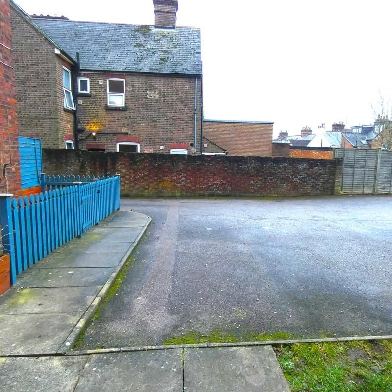 1 bedroom ground floor flat to rent - Photo 1