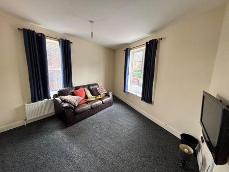 2 Bed Flat, Derbyshire Lane, S8 - Photo 2