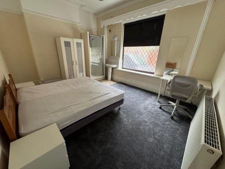 5 bedroom house of multiple occupation to rent - Photo 4